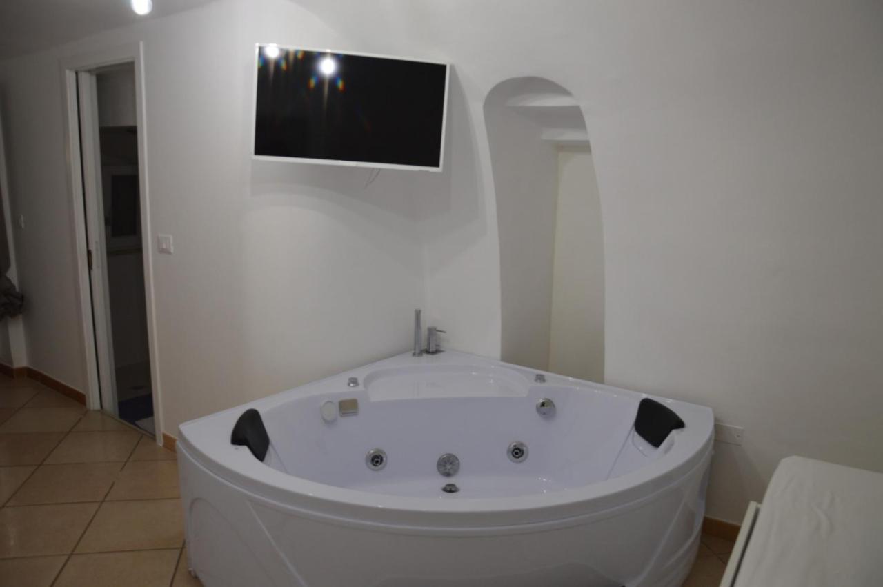 21mqsuitehomes , Con Mini Piscina Privata, Con Vasca Idromassaggio & Standard Apartment *